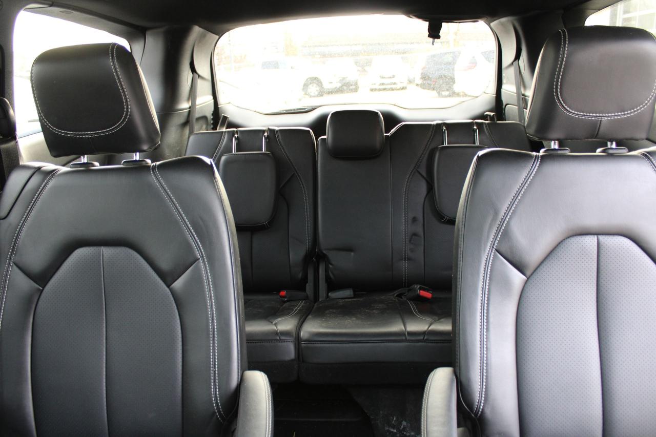 2024 Chrysler Pacifica TOURING-L FWD - Photo #17