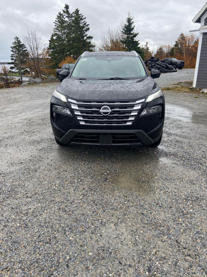2024 Nissan Rogue SV MOONROOF Photo14