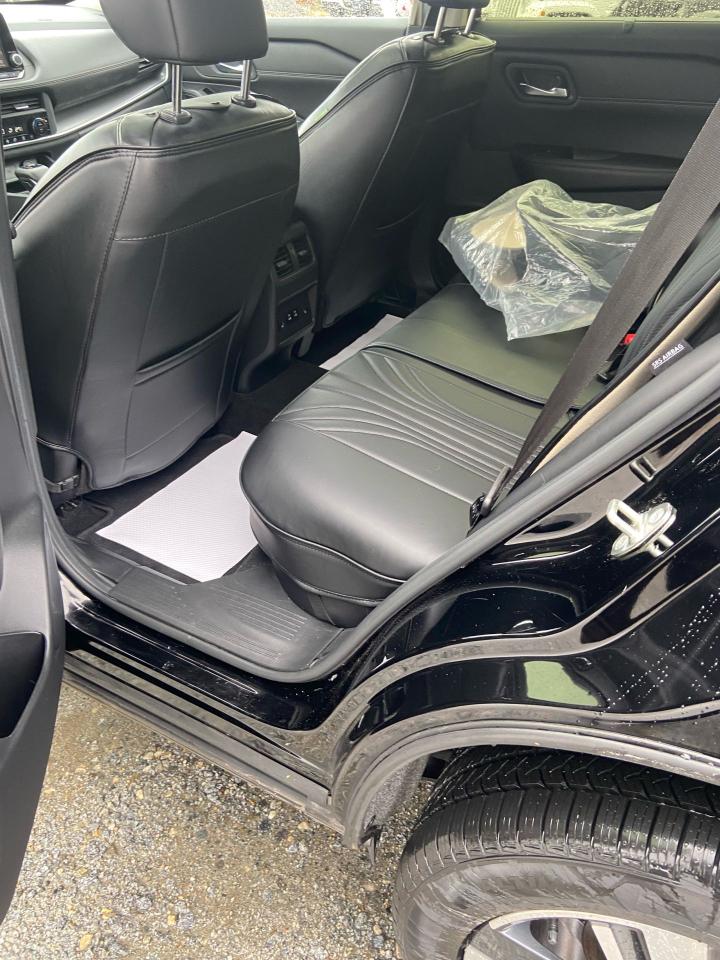 2024 Nissan Rogue SV MOONROOF Photo11