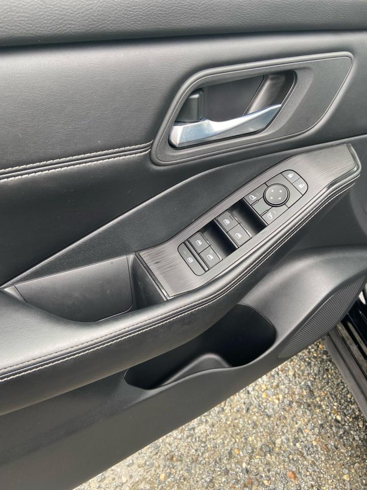 2024 Nissan Rogue SV MOONROOF Photo18