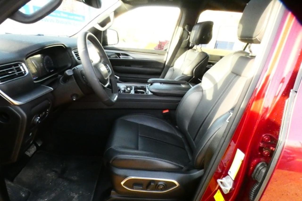 2024 Jeep Wagoneer Series II w/H&C L, pano S/R, NAV, BUC - Photo #11