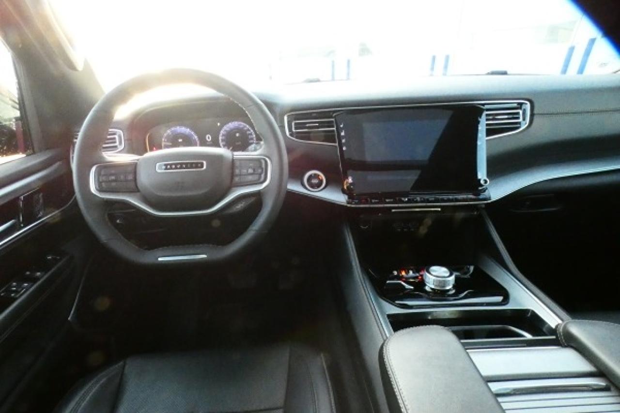 2024 Jeep Wagoneer Series II w/H&C L, pano S/R, NAV, BUC - Photo #12