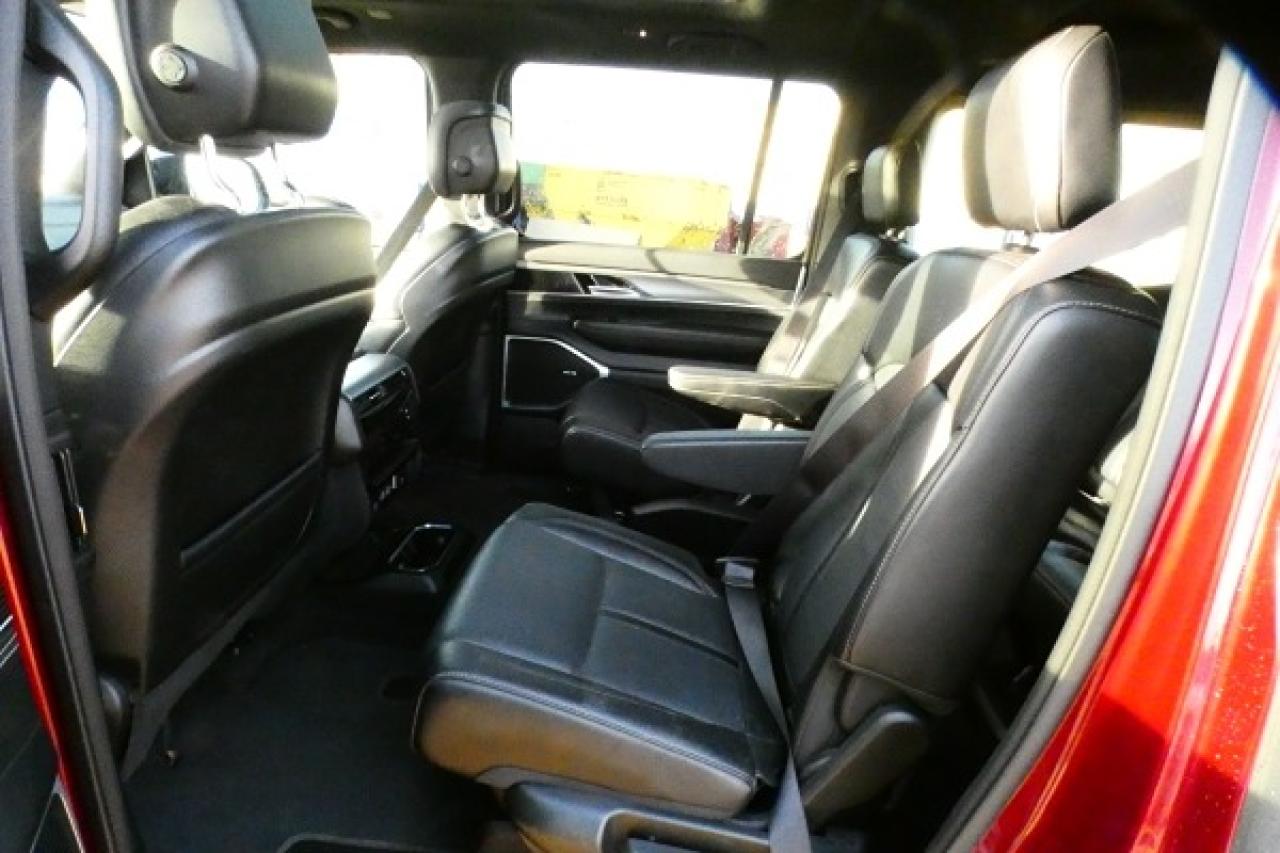 2024 Jeep Wagoneer Series II w/H&C L, pano S/R, NAV, BUC - Photo #10