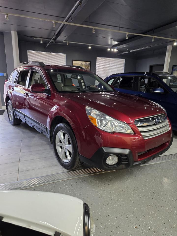 2013 Subaru Outback LIMITED - Photo #1