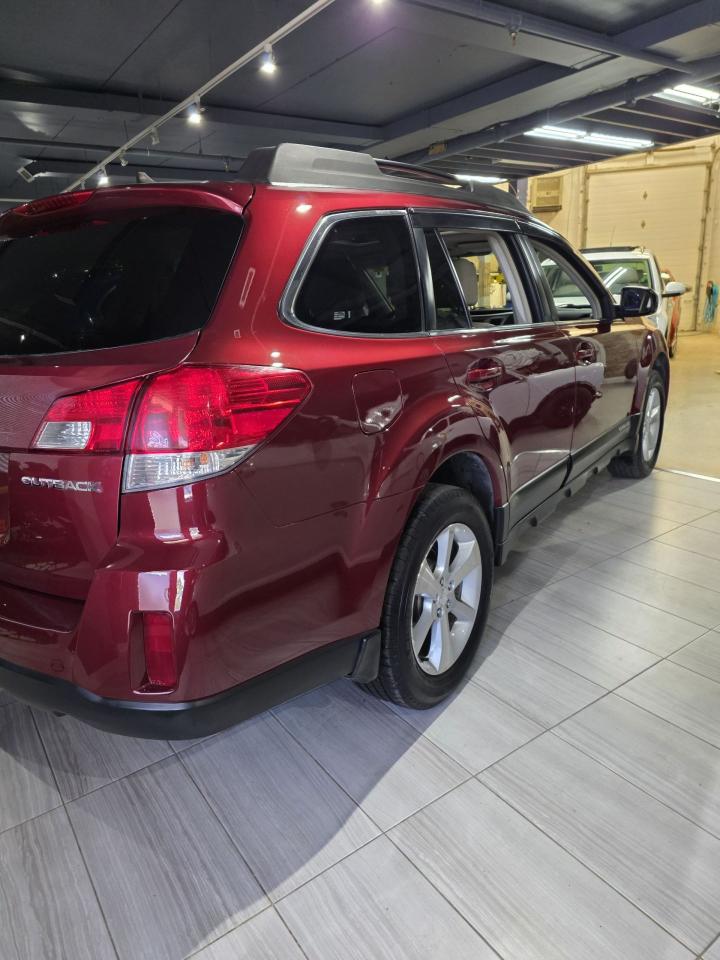 2013 Subaru Outback LIMITED Photo2