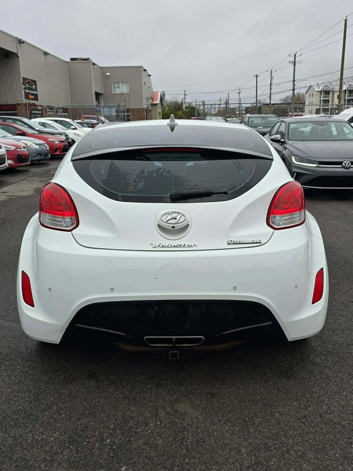 2016 Hyundai Veloster SE - Photo #5