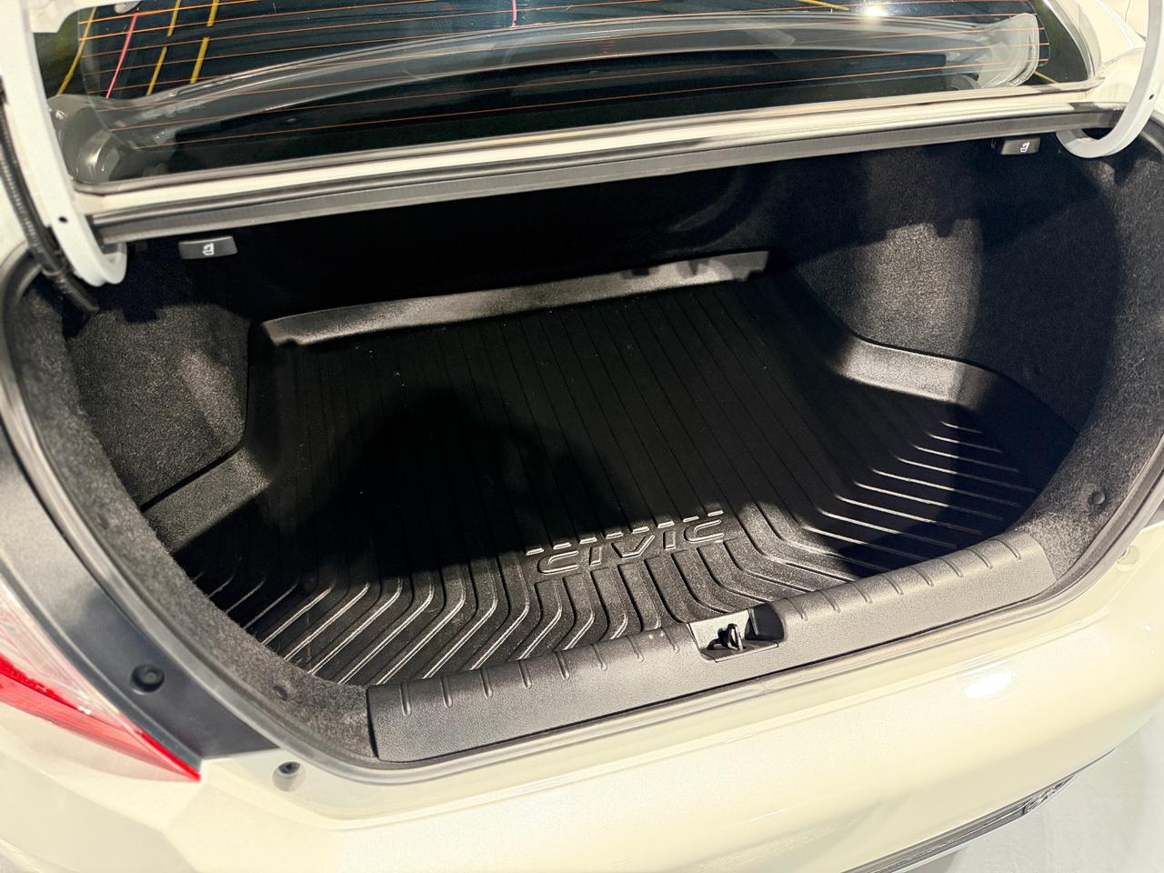 2020 Honda Civic Touring CVT Photo