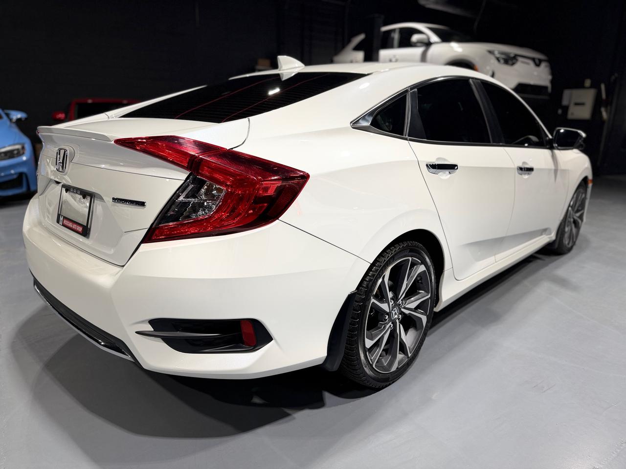 2020 Honda Civic Touring CVT Photo4