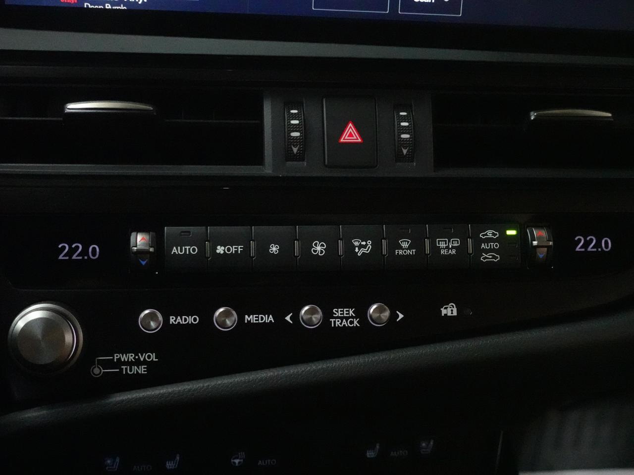 2023 Lexus ES 250 AWD | Nav | Leather | Sunroof | BSM | CarPlay