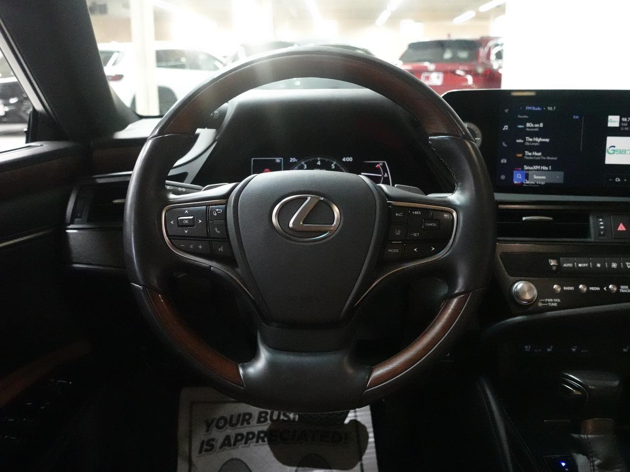2023 Lexus ES 250 AWD | Nav | Leather | Sunroof | BSM | CarPlay