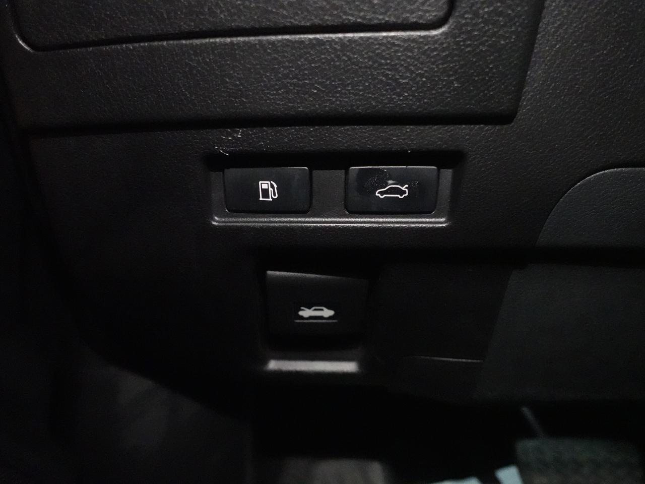 2023 Lexus ES 250 AWD | Nav | Leather | Sunroof | BSM | CarPlay