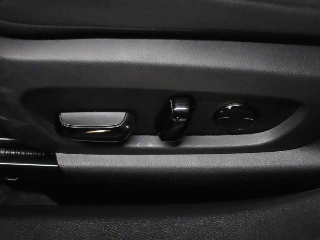 2023 Lexus ES 250 AWD | Nav | Leather | Sunroof | BSM | CarPlay