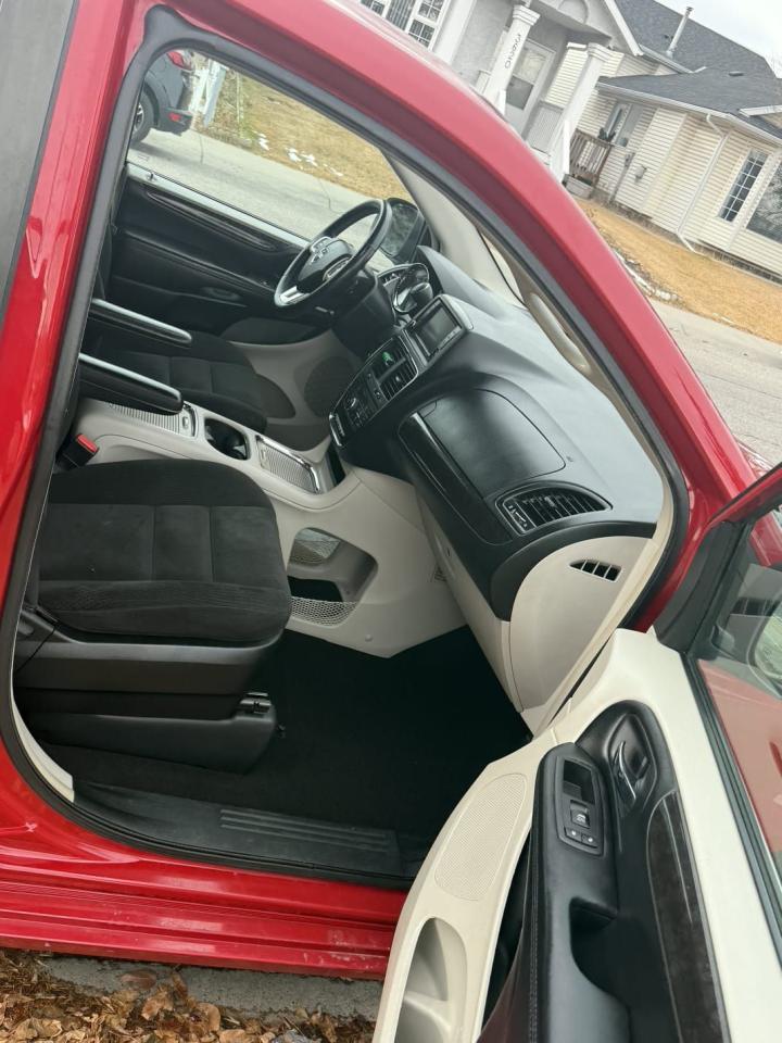 2016 Dodge Grand Caravan Crew - Photo #5