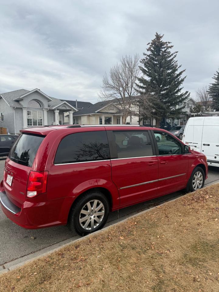 2016 Dodge Grand Caravan Crew - Photo #2