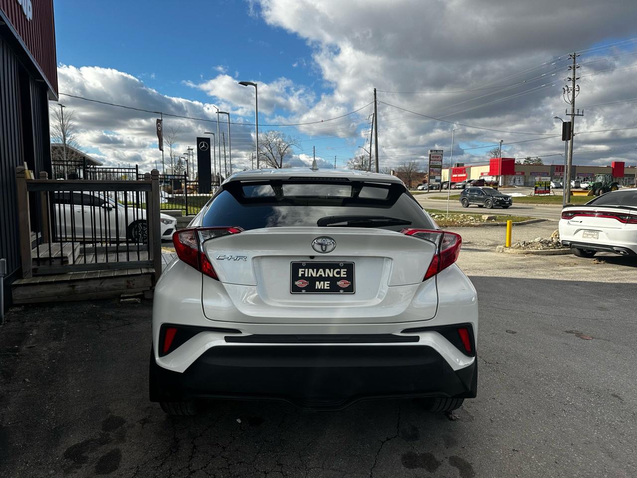 2021 Toyota C-HR XLE Premium Photo3