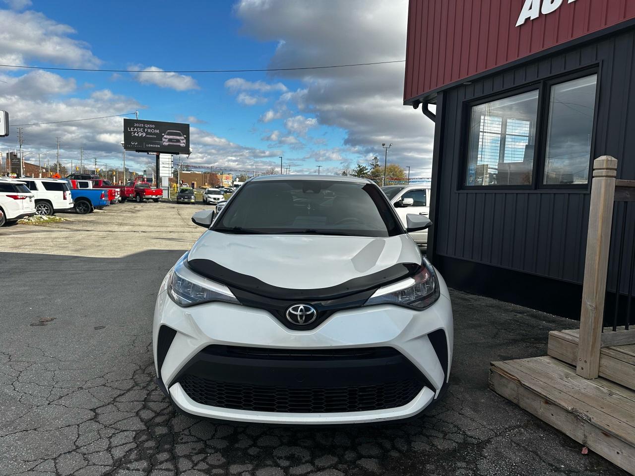 2021 Toyota C-HR XLE Premium Photo2