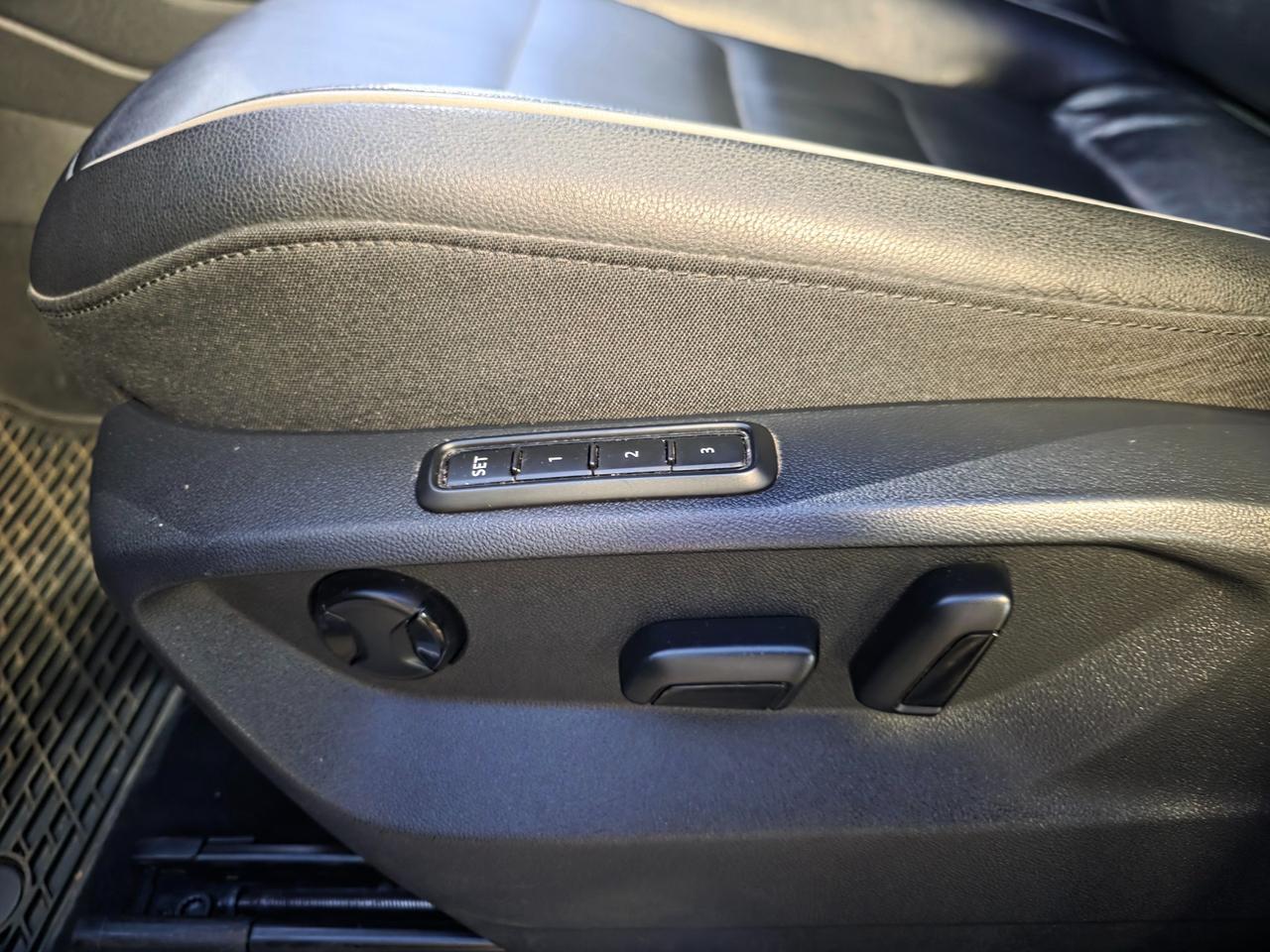 2019 Volkswagen Tiguan Highline NAVI | Leather | Sunroof | Backup Camera | Heated Seats Photo