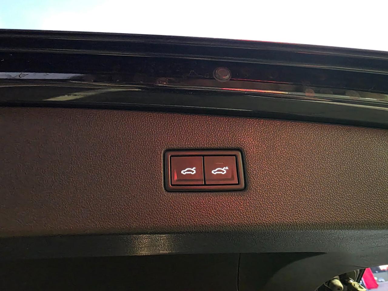 2019 Volkswagen Tiguan Highline NAVI | Leather | Sunroof | Backup Camera | Heated Seats Photo