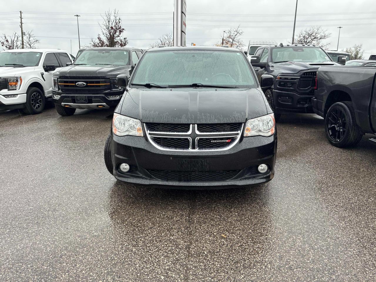 2016 Dodge Grand Caravan SE/SXT Backup Camera | Leather | Power Sliding Doors Photo4