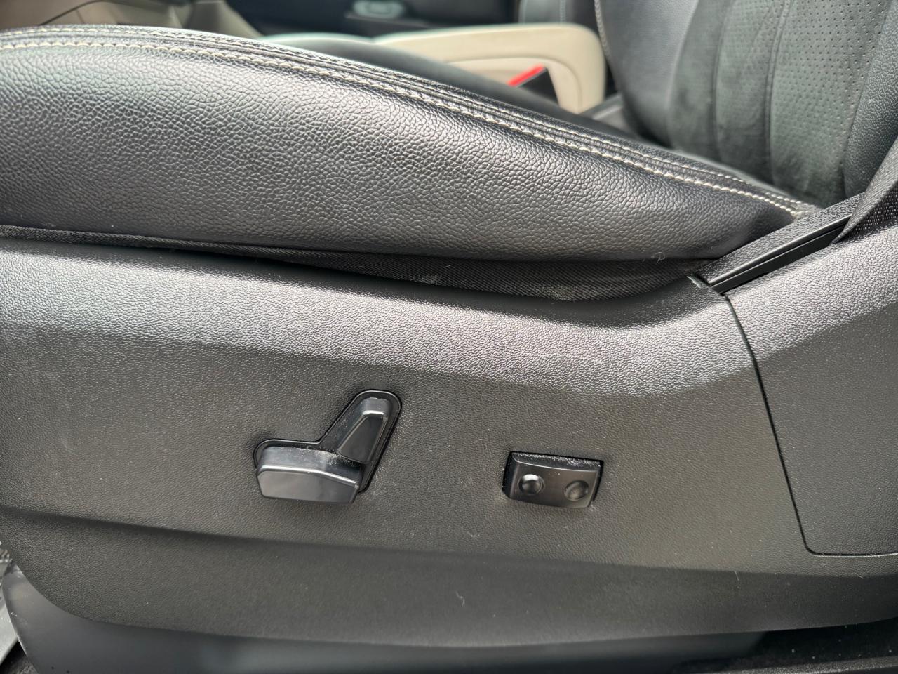 2016 Dodge Grand Caravan SE/SXT Backup Camera | Leather | Power Sliding Doors Photo