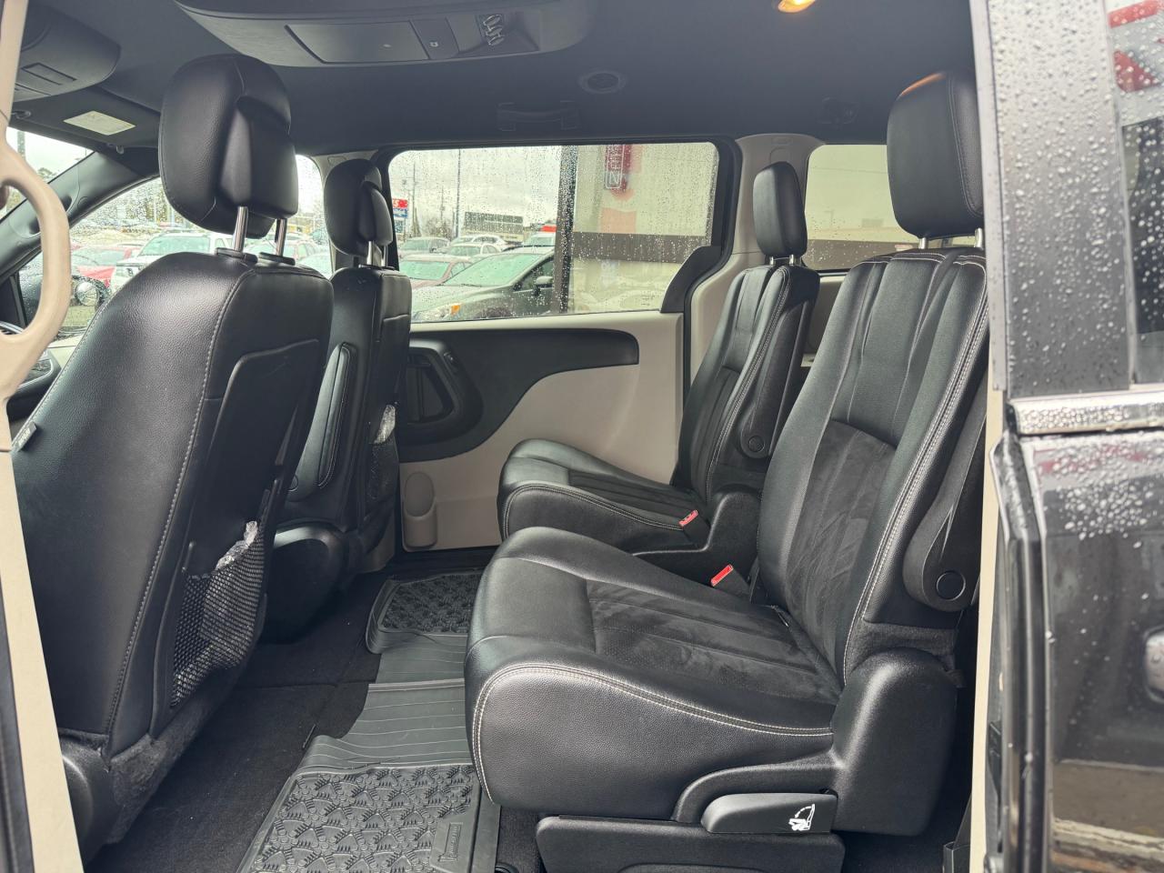 2016 Dodge Grand Caravan SE/SXT Backup Camera | Leather | Power Sliding Doors Photo