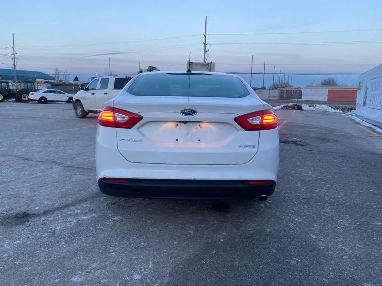 2015 Ford Fusion S Hybrid Photo4