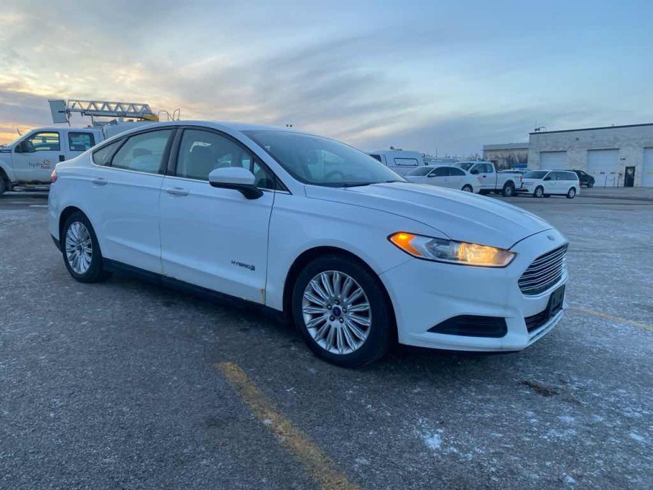 2015 Ford Fusion S Hybrid Photo2