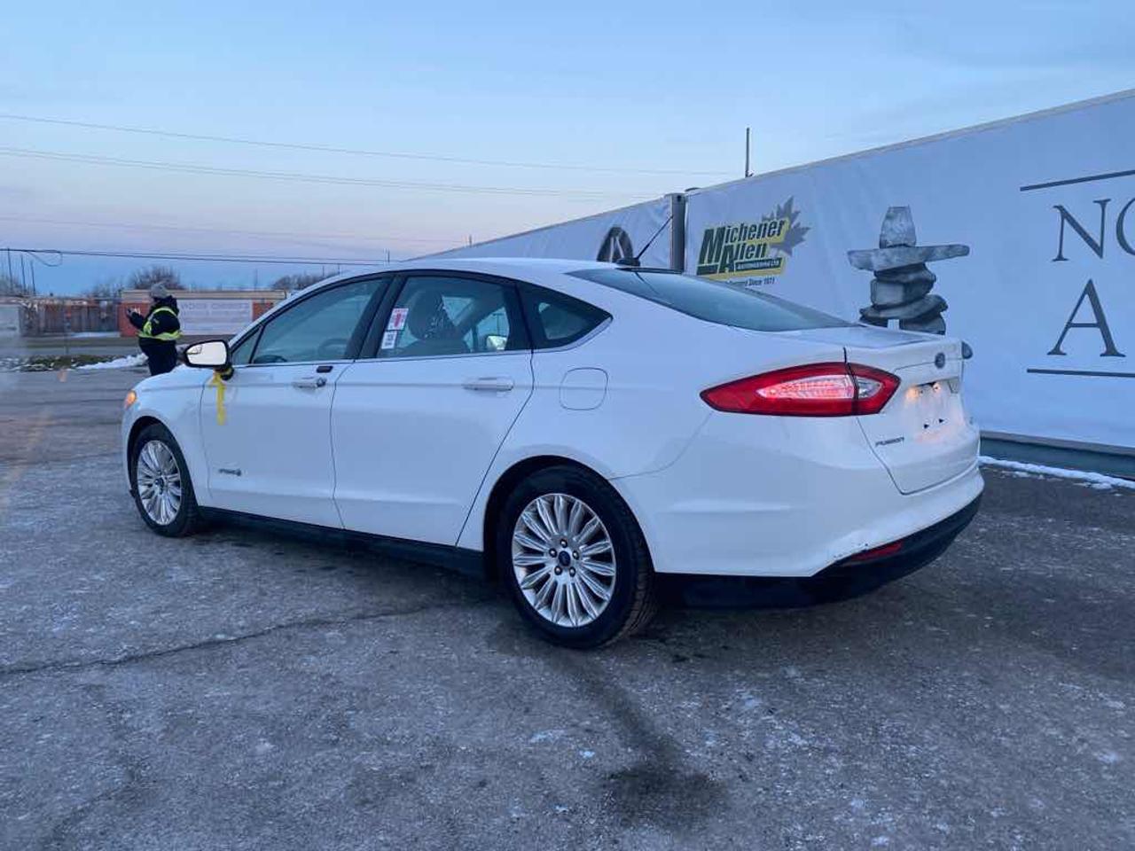 2015 Ford Fusion S Hybrid Photo