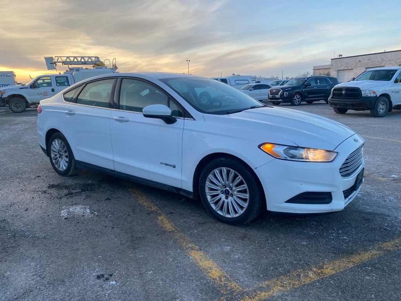 2015 Ford Fusion S Hybrid Photo2