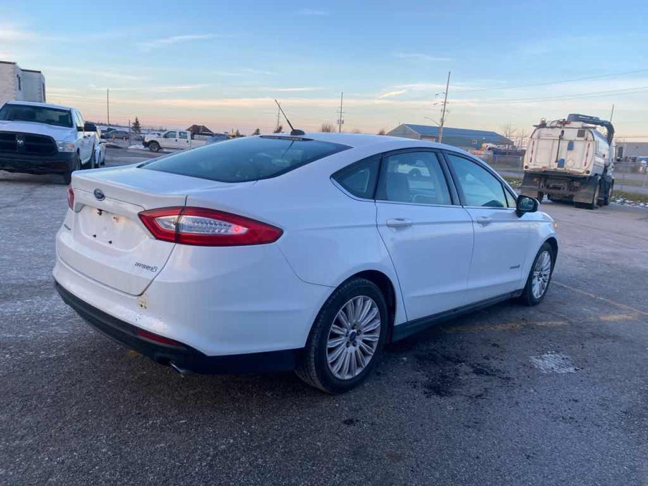 2015 Ford Fusion S Hybrid - Photo #4