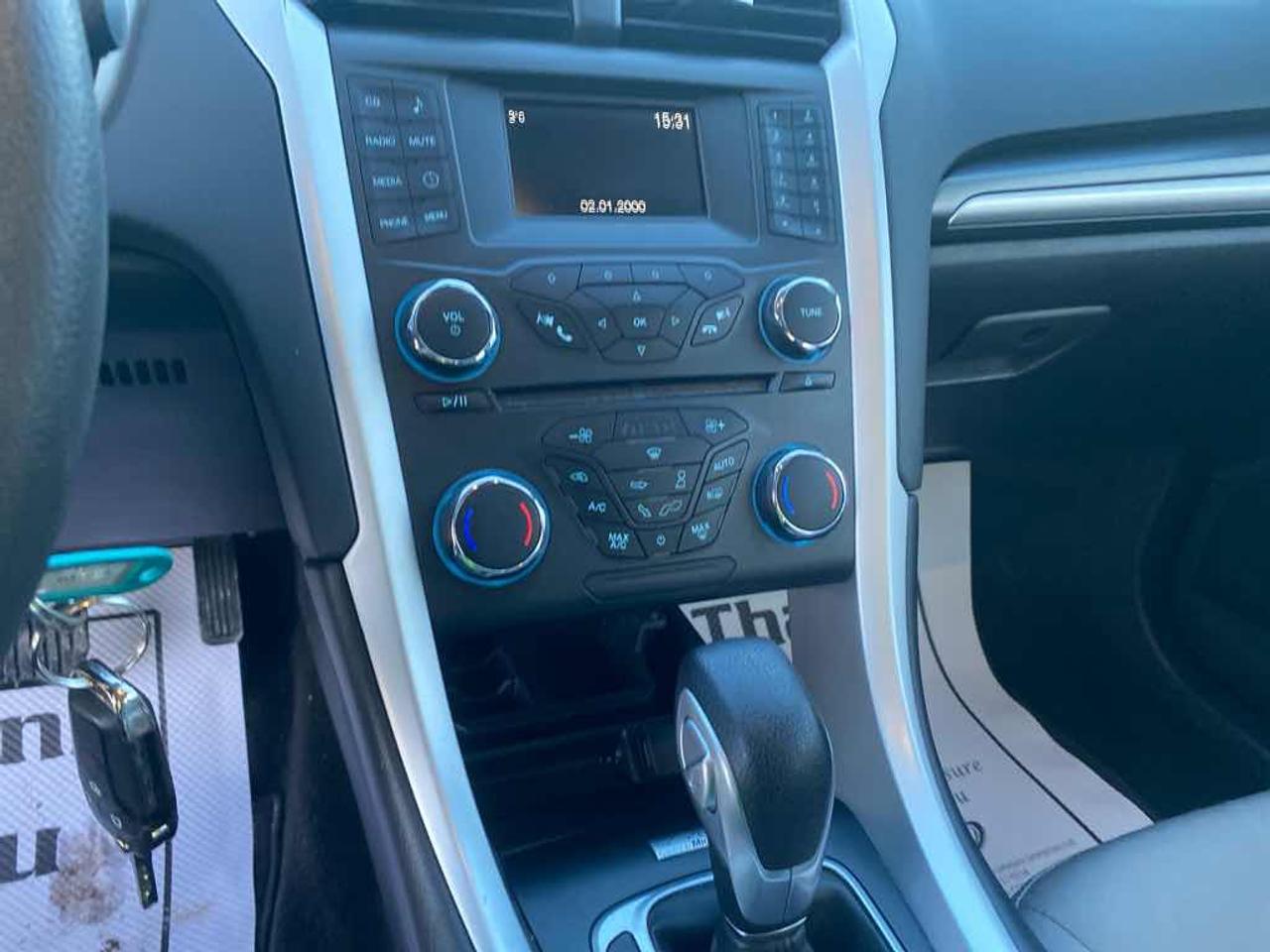 2015 Ford Fusion S Hybrid Photo
