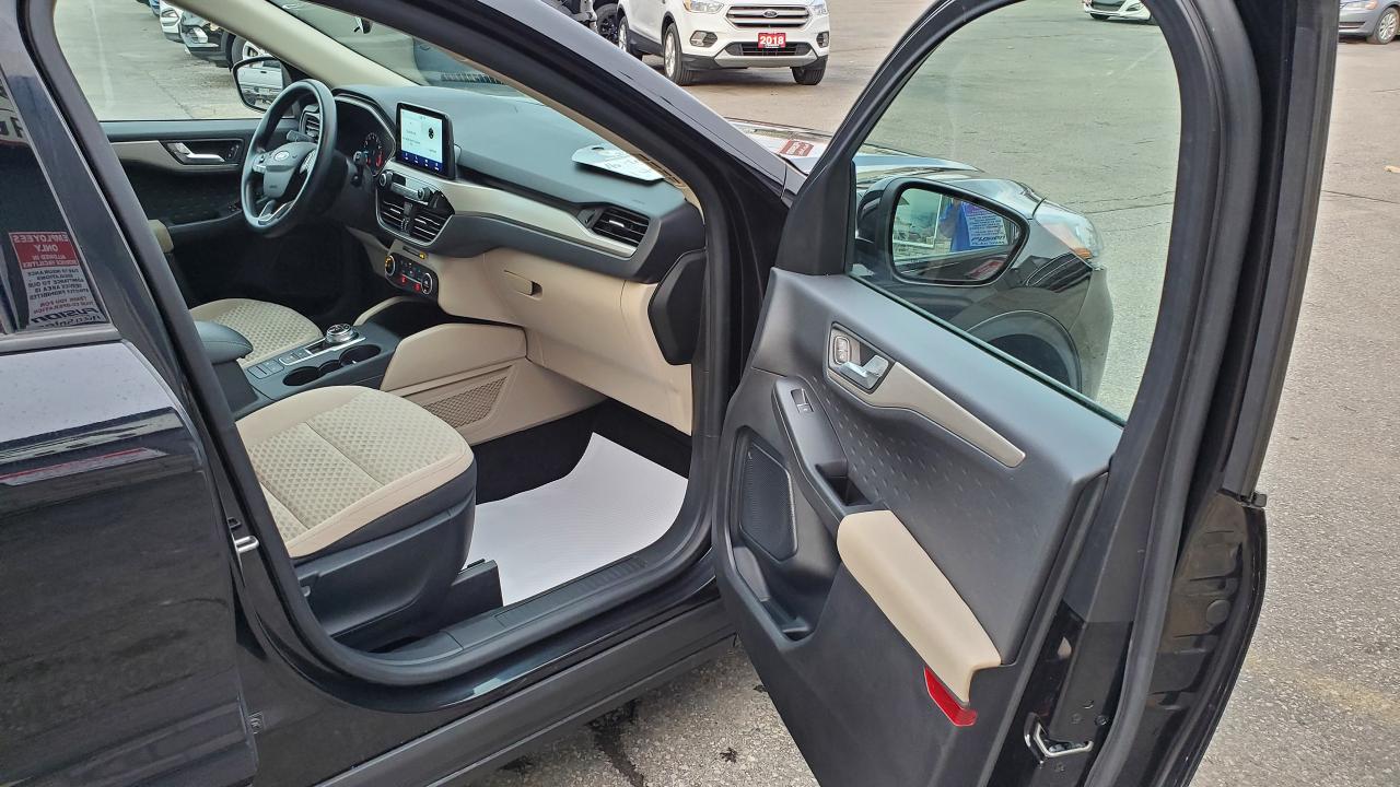 2020 Ford Escape SE FWD-"NO TAX SALE-MAX $2000-LTD TIME ONLY" Photo