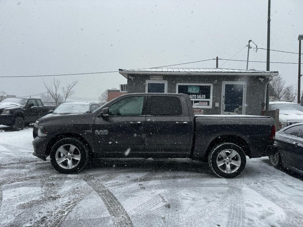 2015 RAM 1500 SPORT Photo4