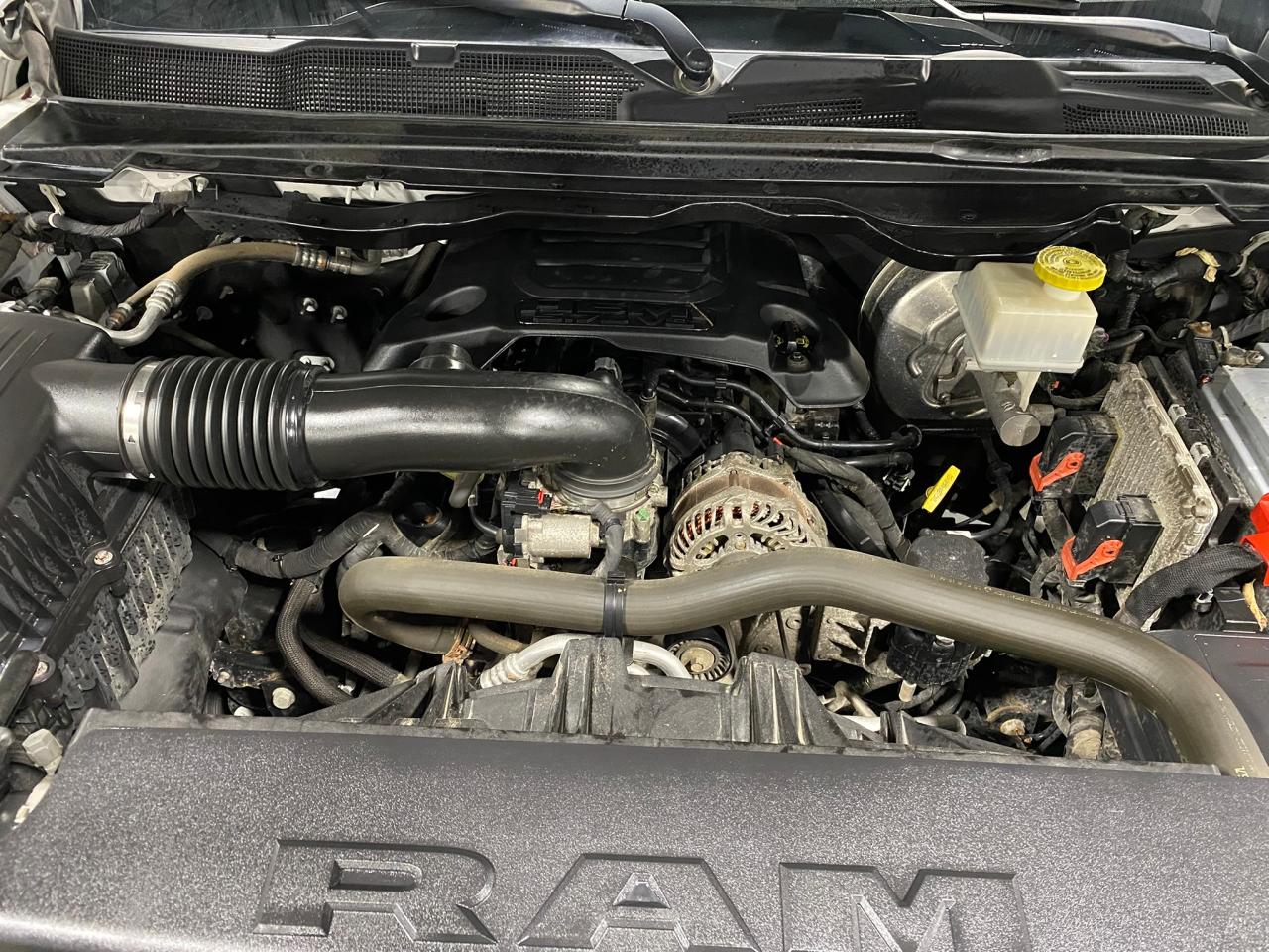 2020 RAM 1500 SPORT 4X4 CREW CAB 5'7" BOX - Photo #9