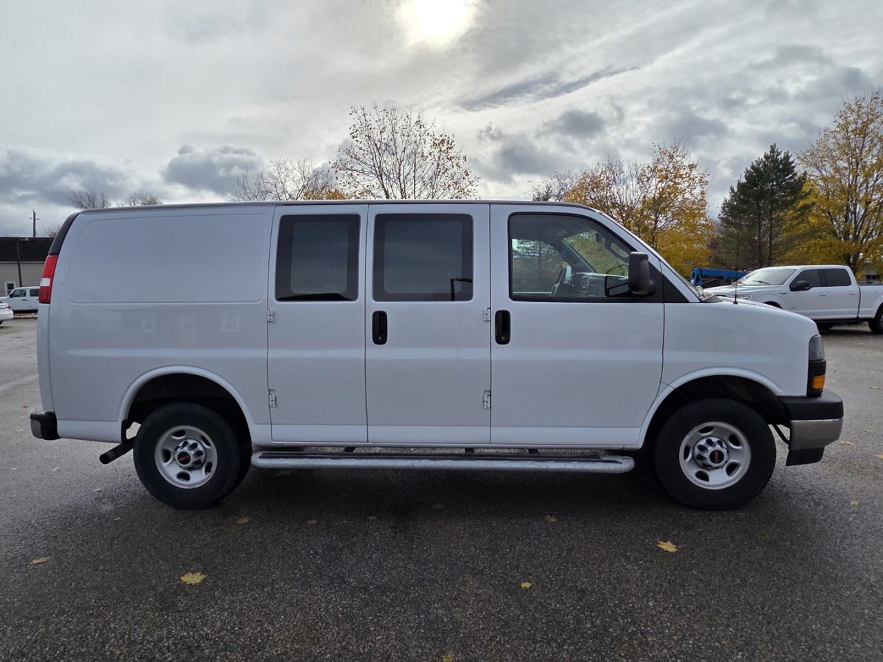 2023 GMC Savana G2500 Cargo - Photo #4