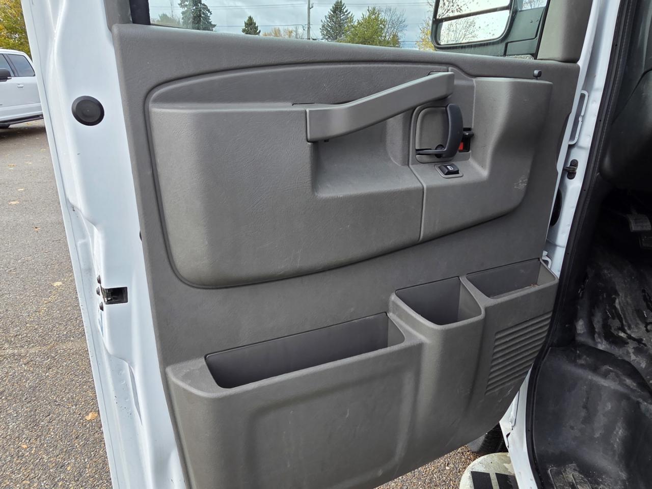 2023 GMC Savana G2500 Cargo - Photo #10