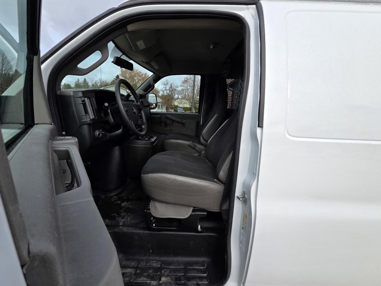 2023 GMC Savana G2500 Cargo - Photo #11