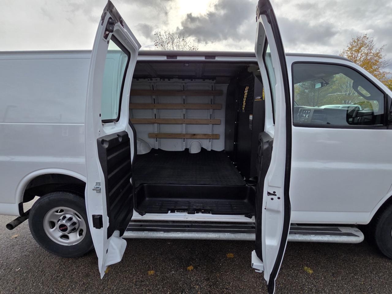 2023 GMC Savana G2500 Cargo - Photo #15