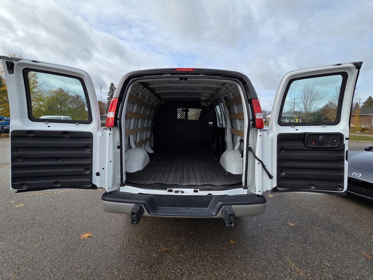 2023 GMC Savana G2500 Cargo - Photo #14