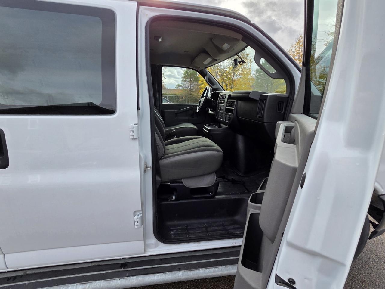 2023 GMC Savana G2500 Cargo - Photo #16