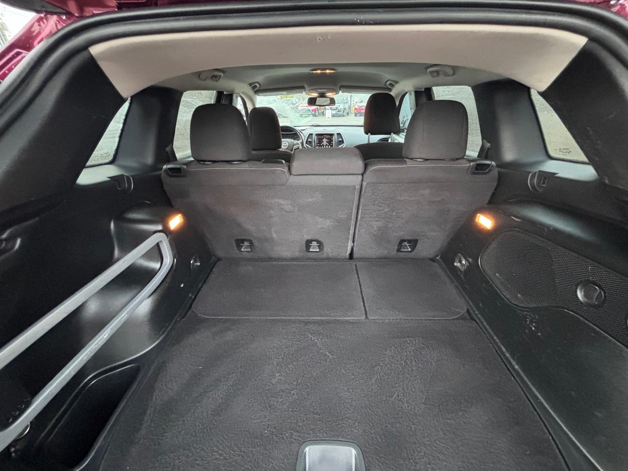 2018 Jeep Cherokee 4X4 LOADED GREAT PRICE!! - Photo #12