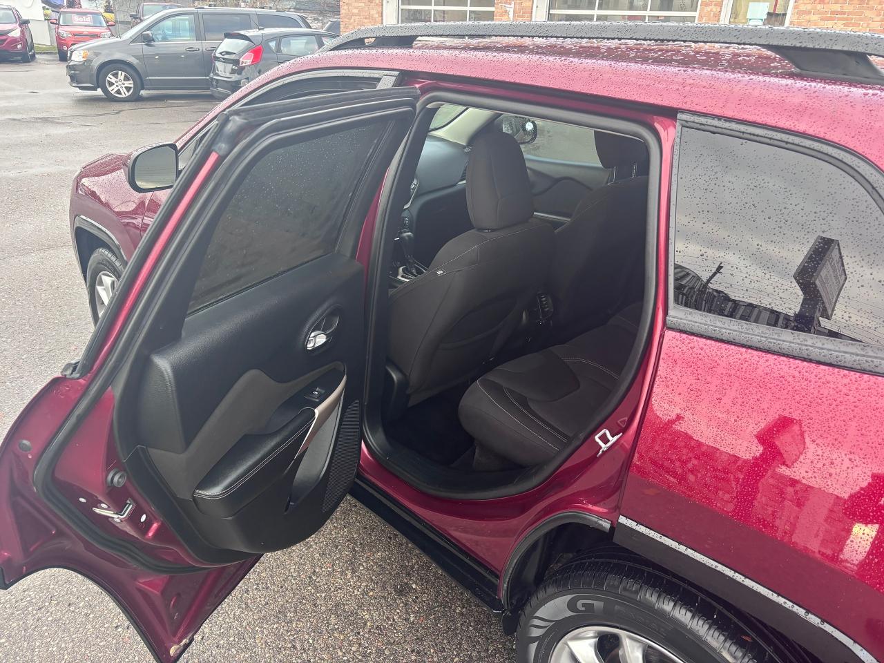 2018 Jeep Cherokee 4X4 LOADED GREAT PRICE!! - Photo #13