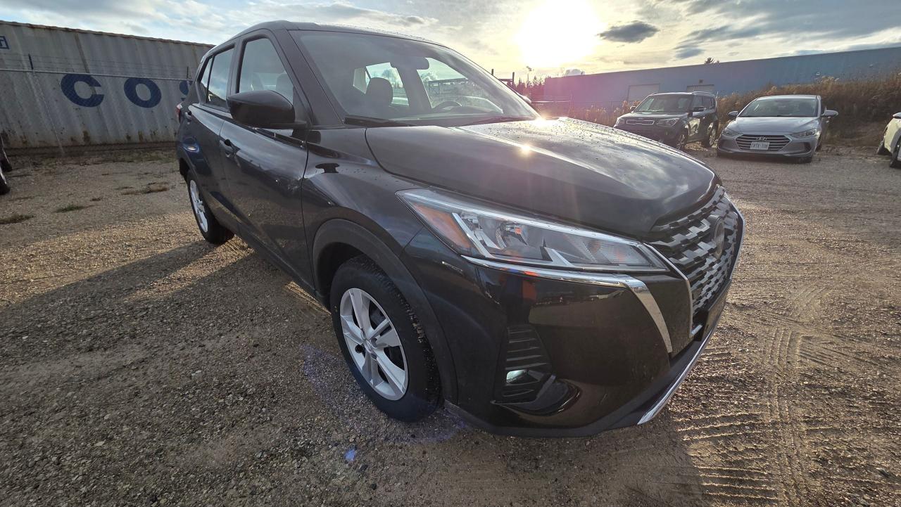 2025 Nissan Kicks S Photo3