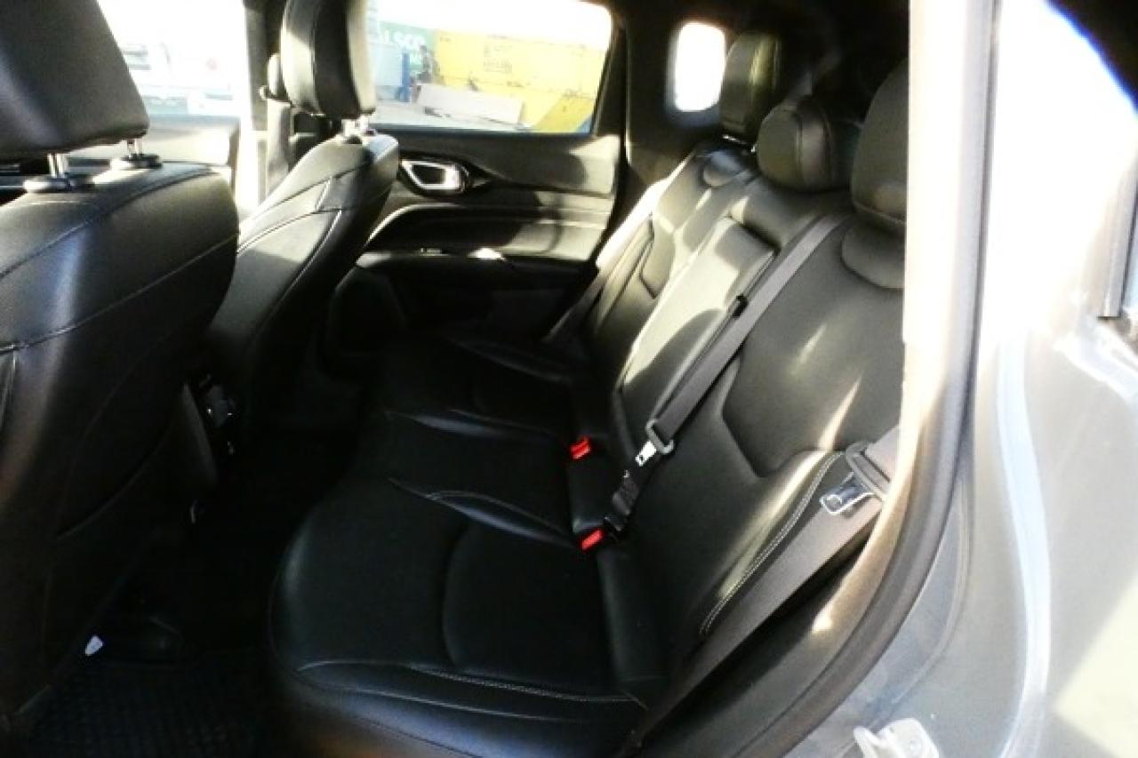 2024 Jeep Compass Altitude 4x4 w/Htd Leather, pano S/R, NAV, BUC - Photo #9