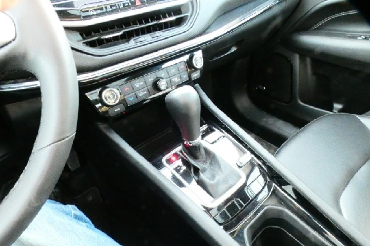 2024 Jeep Compass Altitude 4x4 w/Htd Leather, pano S/R, NAV, BUC - Photo #16