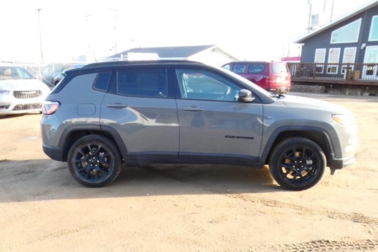 2024 Jeep Compass Altitude 4x4 w/Htd Leather, pano S/R, NAV, BUC - Photo #5