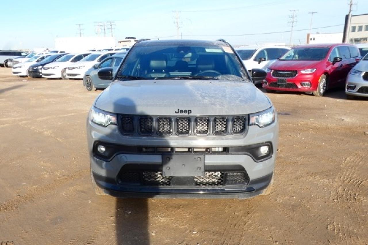 2024 Jeep Compass Altitude 4x4 w/Htd Leather, pano S/R, NAV, BUC - Photo #3