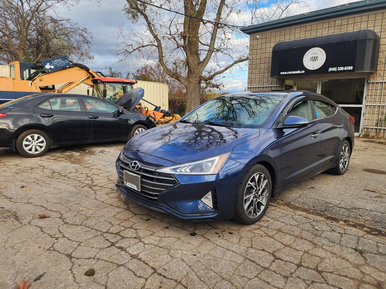 2019 Hyundai Elantra Luxury l Sunroof l Fuel Efficient l Reverse Cam