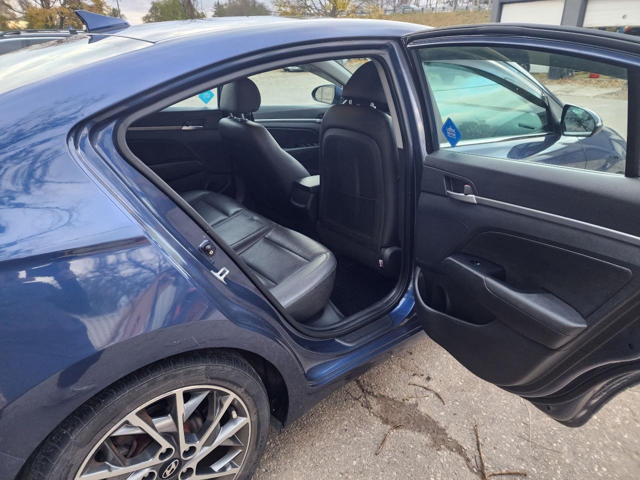 2019 Hyundai Elantra Luxury l Sunroof l Fuel Efficient l Reverse Cam - Photo #11