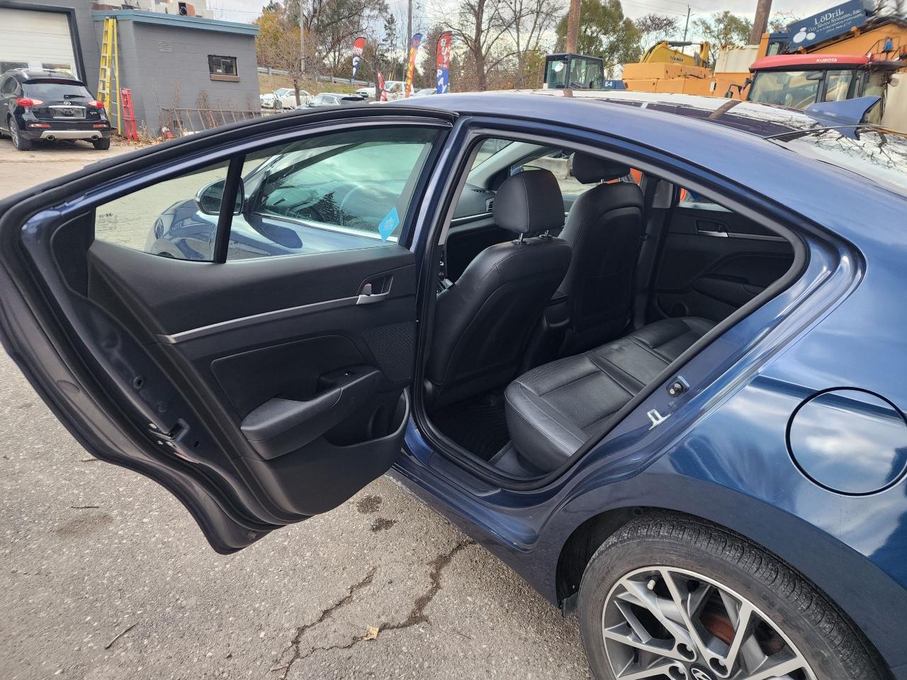 2019 Hyundai Elantra Luxury l Sunroof l Fuel Efficient l Reverse Cam - Photo #10